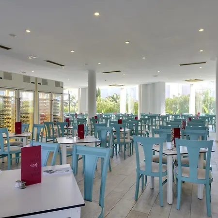 热带花园公寓式酒店 4* 圣埃乌拉利亚
